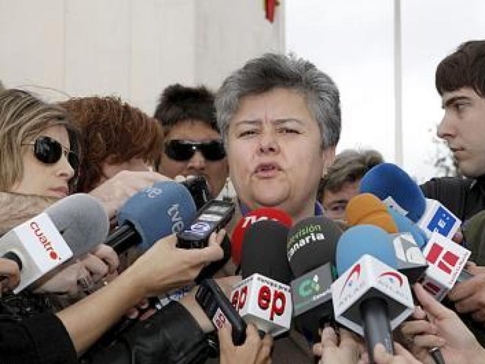 "Vuela el avión, me cago en la mar, vuélalo"