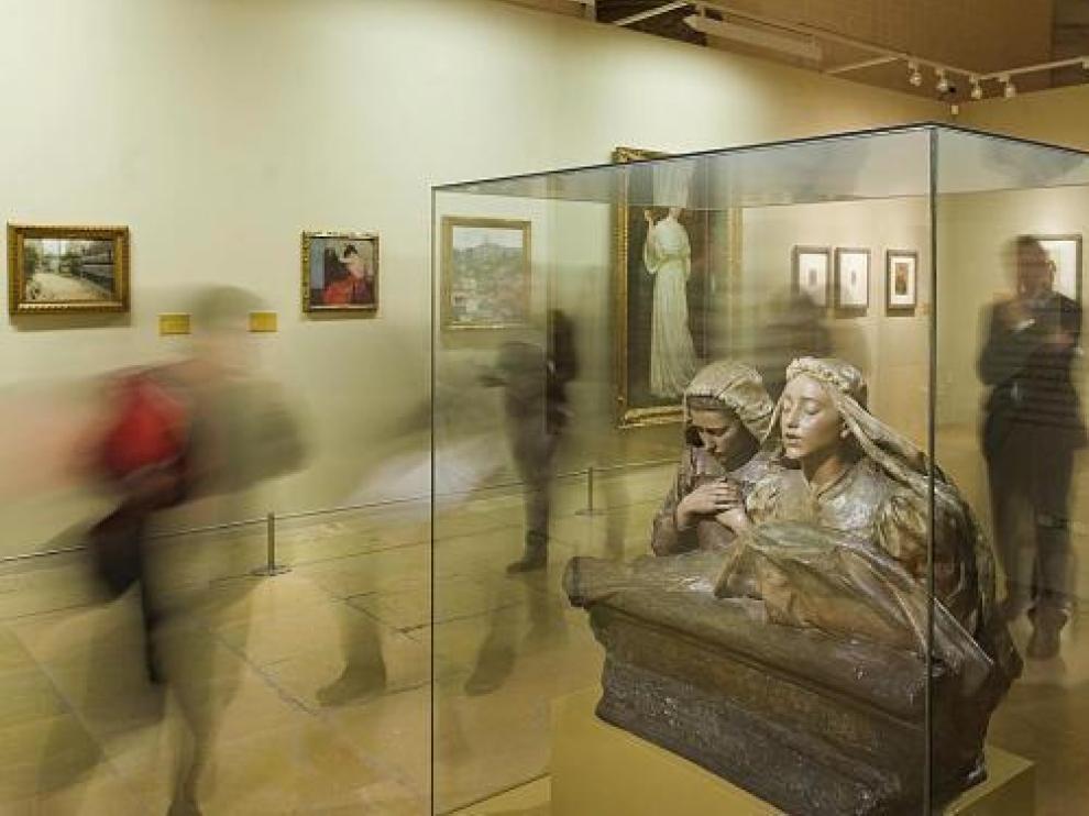 En primer plano, 'La primera comunión', de Josep Llimona.