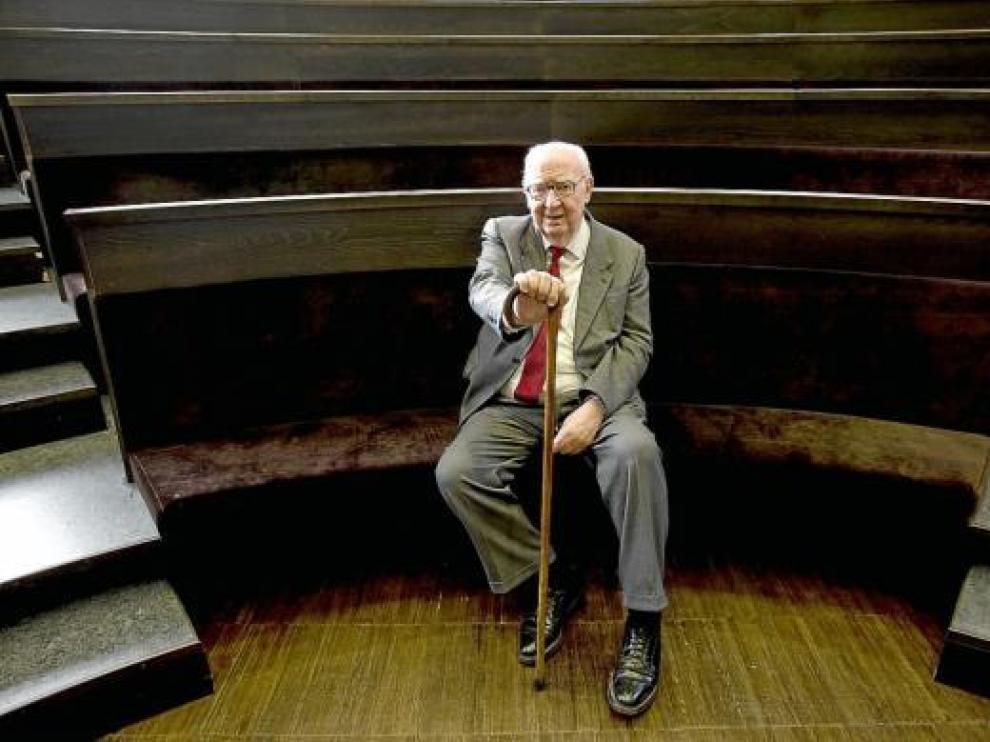 José Luis Borau, ayer, durante su visita al Paraninfo para hablar de 'Palabras de cine'.