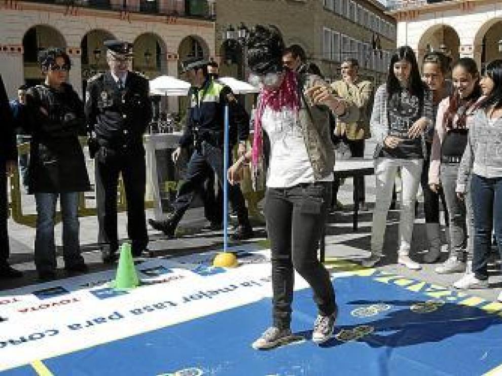 Unas gafas permiten experimentar los efectos de conducir bebido.