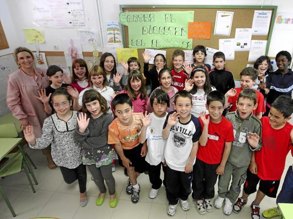 Los alumnos de 4º B del colegio Josefa Amar y Borbón, de Zaragoza, con su tutora, María Pilar Ortega.