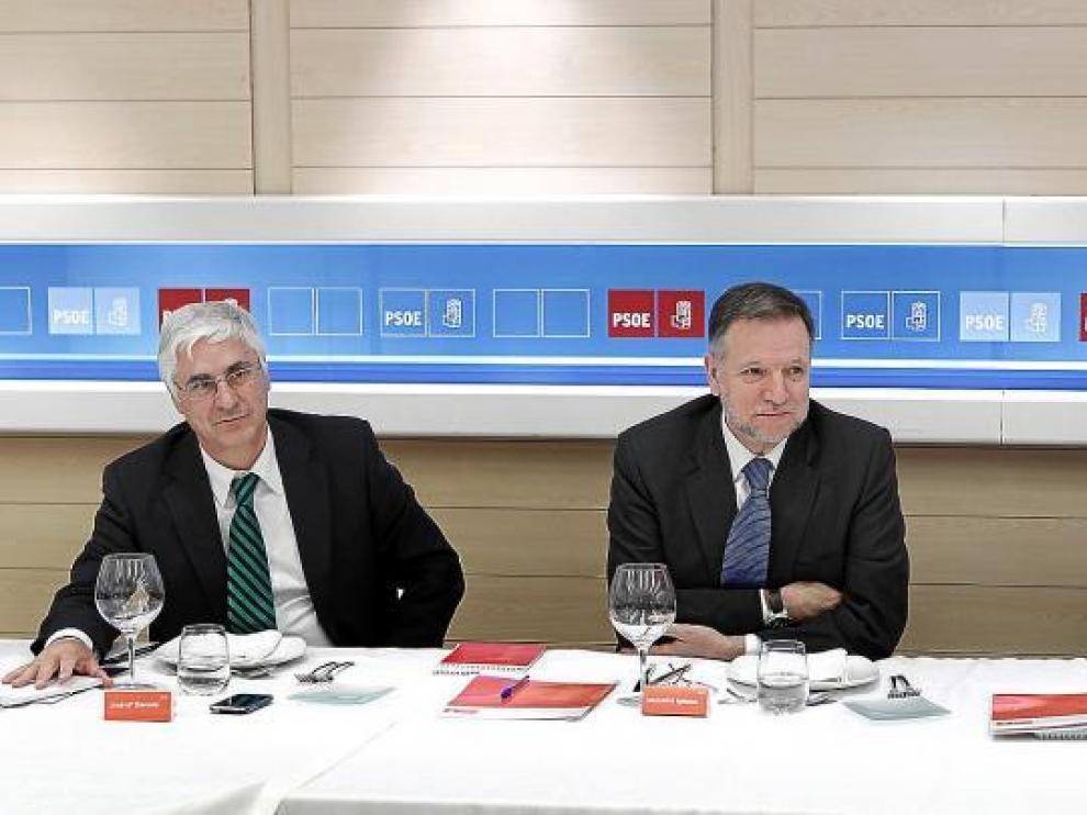 Zapatero reunió ayer a sus barones para solicitarles su apoyo. En la imagen, J. M. Barreda, M. Iglesias y G. Fernández Vara.
