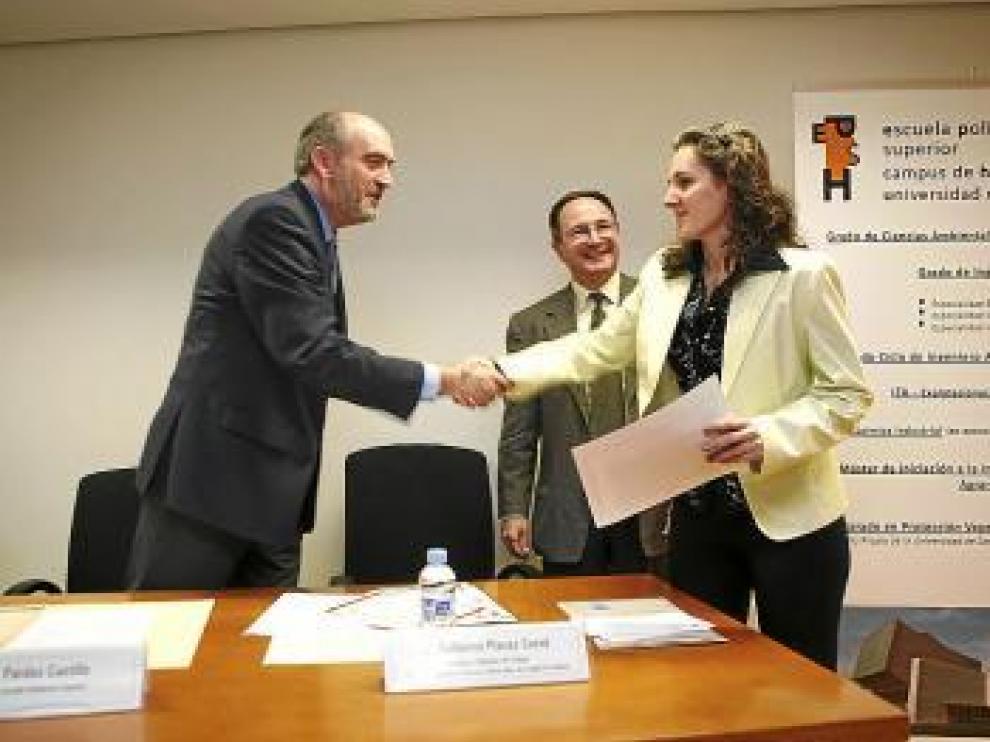 Raquel Agraz, junto a Luis Pardos (izq.) y Guillermo Planas.