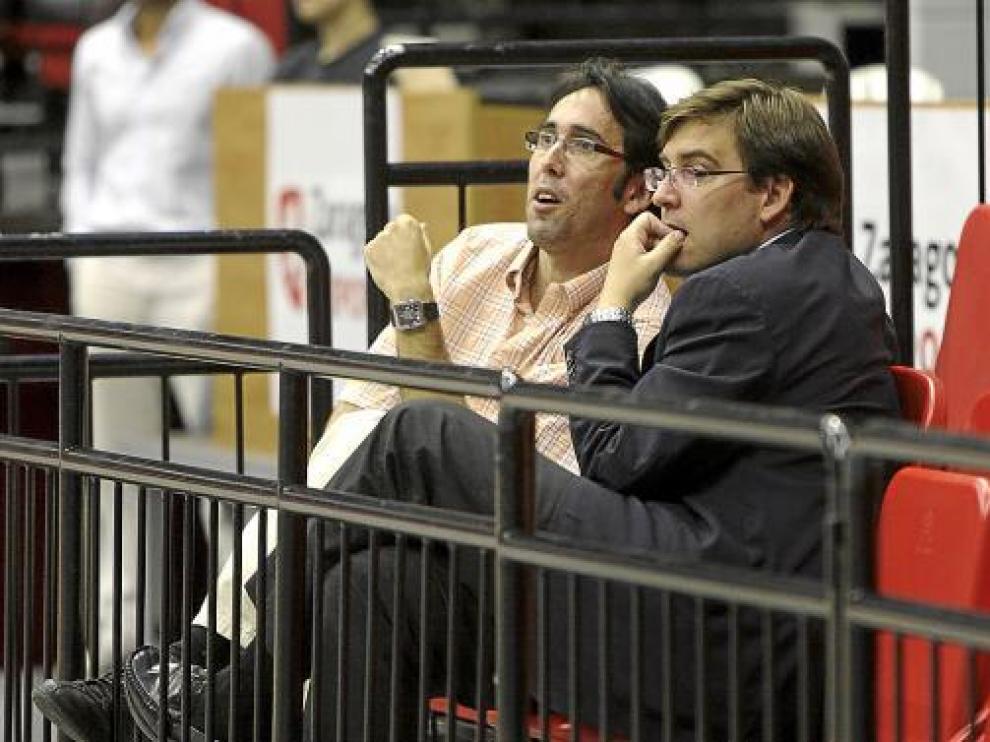 El director deportivo, Willy Villar, y el presidente, Reynaldo Benito, en el Príncipe Felipe.