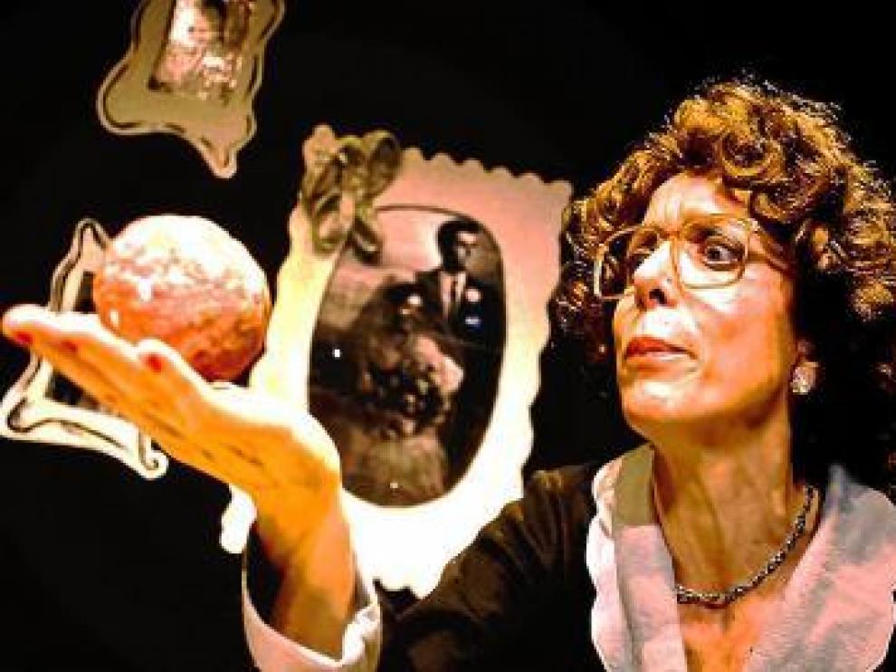 Ana Ruiz y la albóndiga, en la obra 'Yo. Pronombre personal...'.