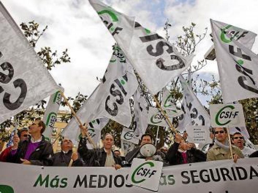 Un momento de la protesta de funcionarios.