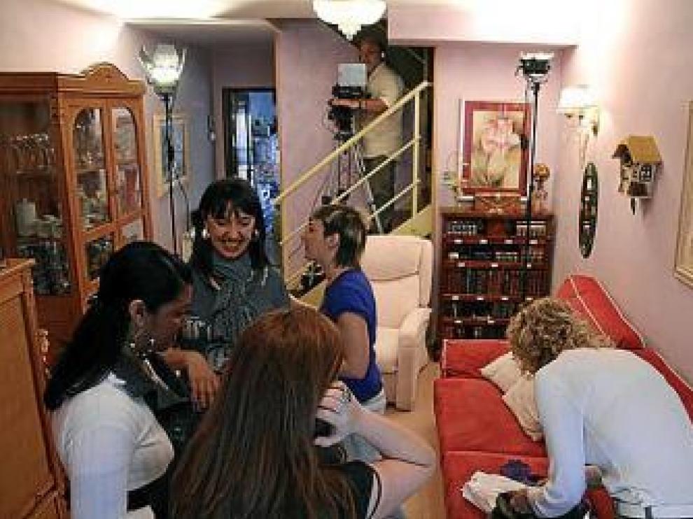 Algunas de las participantes en el serial, durante el rodaje.