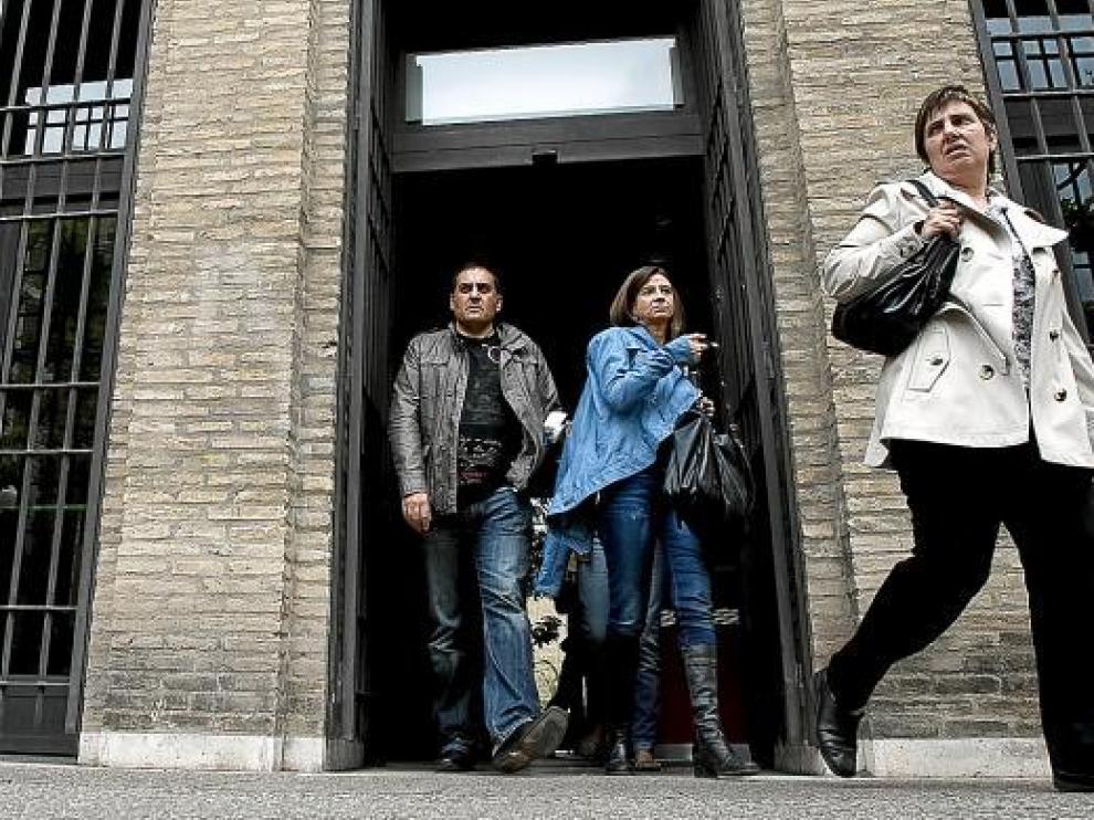 Salida de funcionarios del edificio Pignatelli, sede central de la DGA, hace unos días.