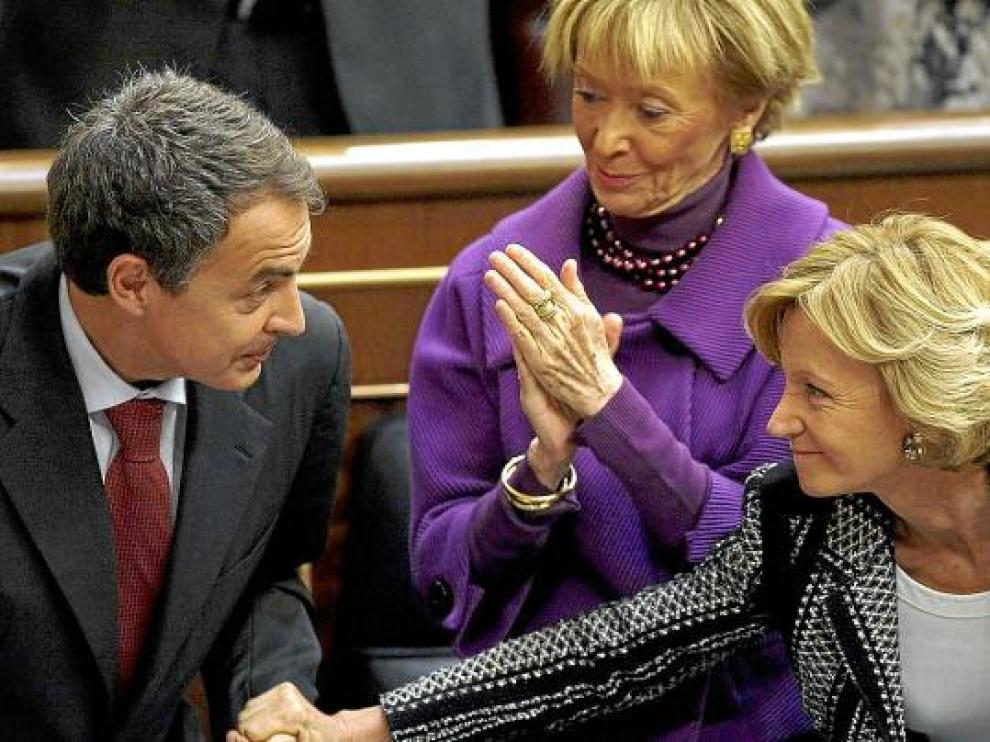 Zapatero y las dos vicepresidentas, De la Vega y Salgado, tras el anuncio del plan de ajuste.