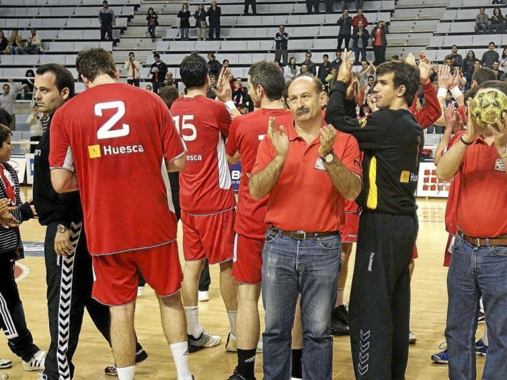 Los jugadores y cuerpo técnico aplaudieron a su afición, agradeciendo todo el cariño recibido durante la campaña 2009-2010.