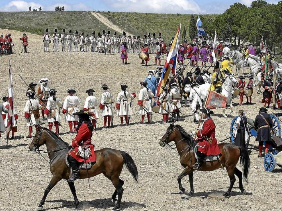El terreno y el atrezo convirtieron el monte en un campo de batalla. Esta imagen refleja el fin de la lucha.