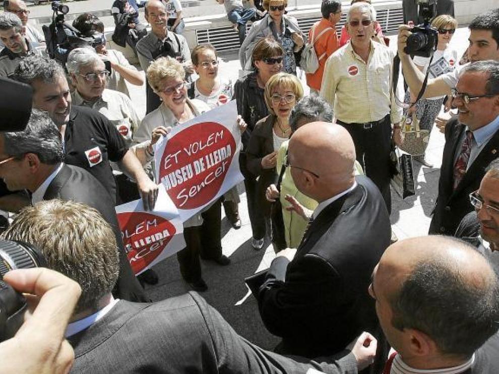 Los Amics del Museu se manifestaron en 2008 para pedir la defensa de la propiedad en los tribunales.