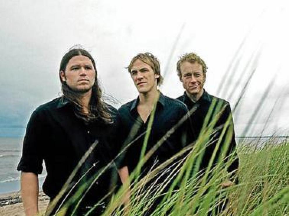 Los tres componentes de Retribution Gospel Choir.