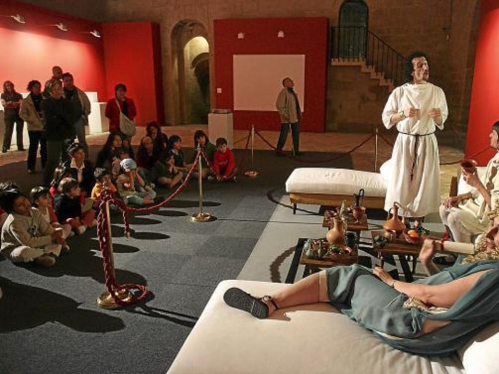 Recreación de un 'triclinium' romano en el Museo de Huesca.