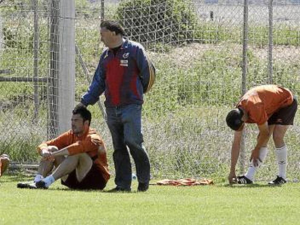 Agustín Lasaosa anima a Paco Borrego.
