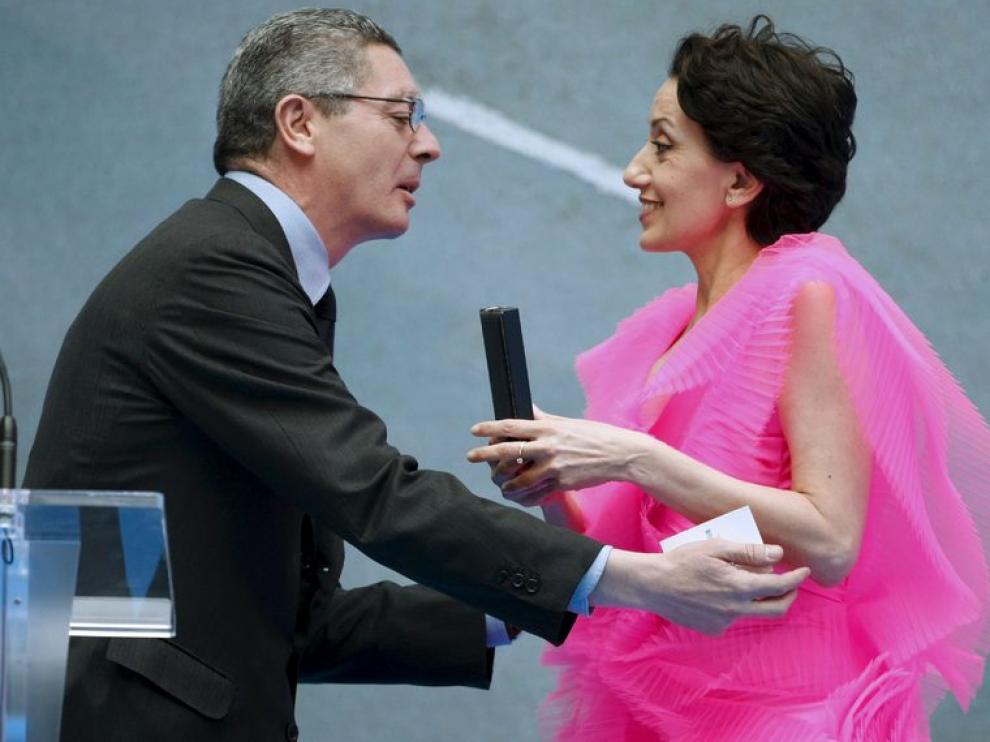 El alcalde de Madrid entregó la medalla de la ciudad a la cantante