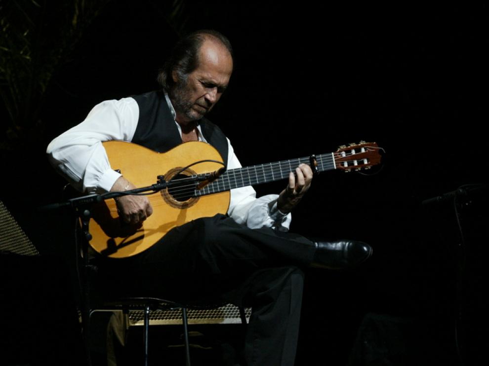 Paco de Lucía sobre el escenario