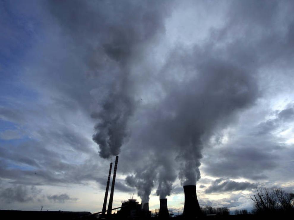 La ley anuncia una apuesta por las energías renovables pero mantiene las ayudas al carbón y las nucleares