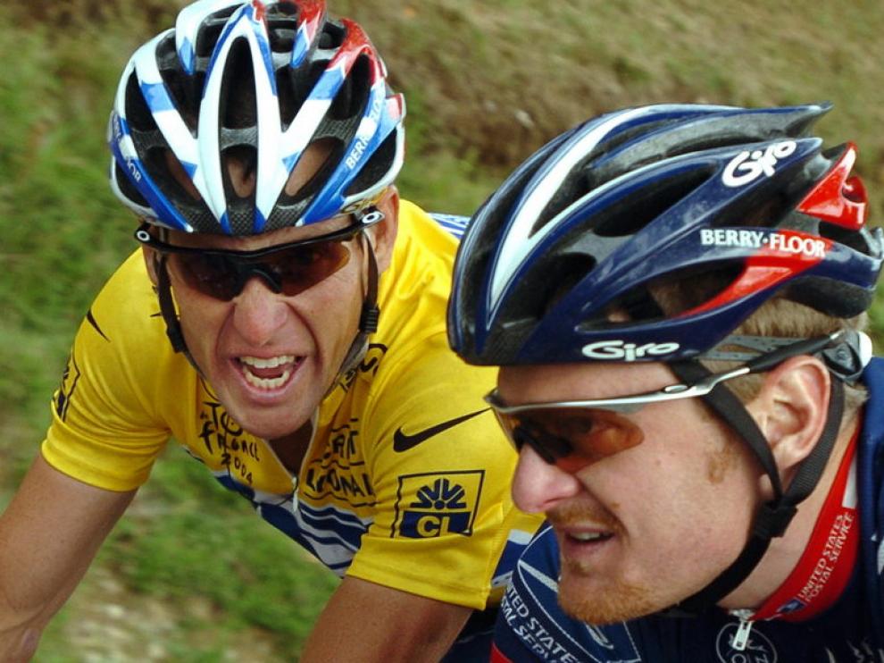 Lance Armstronng (i) junto a Floyd Landis