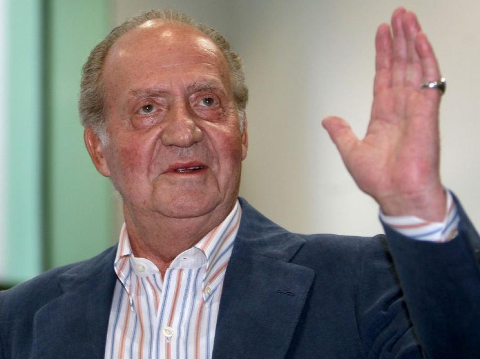 El Rey a su salida de la Clínica Planas