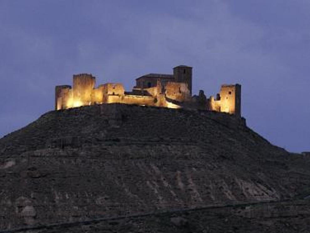La silueta de Montearagón lució anoche en todo su esplendor.