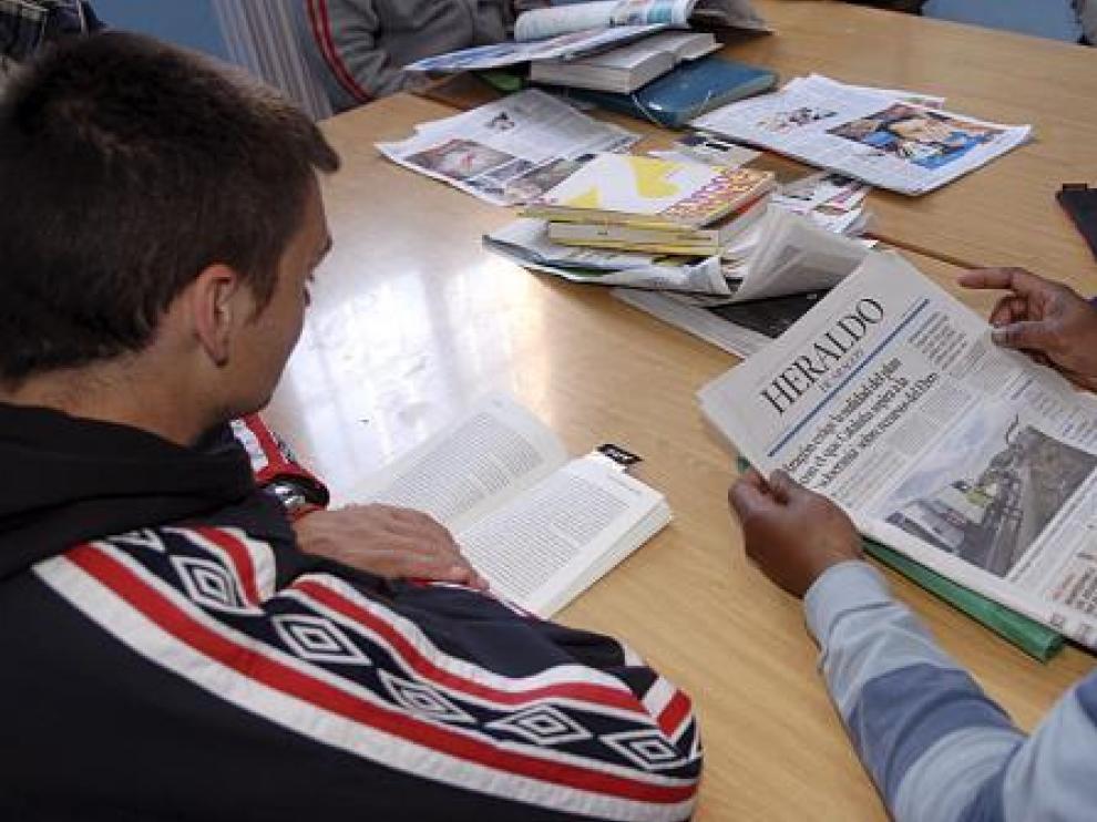 La sala de lectura, para leer la prensa, está casi siempre llena.