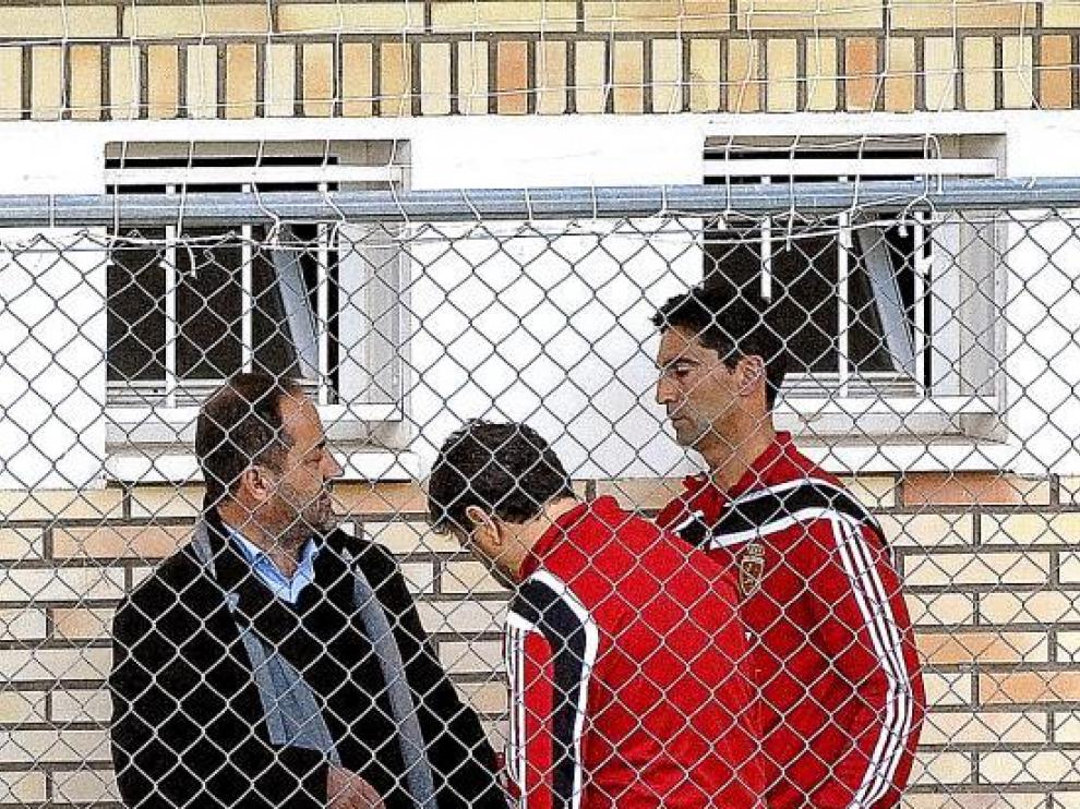 Agapito Iglesias dialoga con Gay y Nayim en la Ciudad Deportiva.