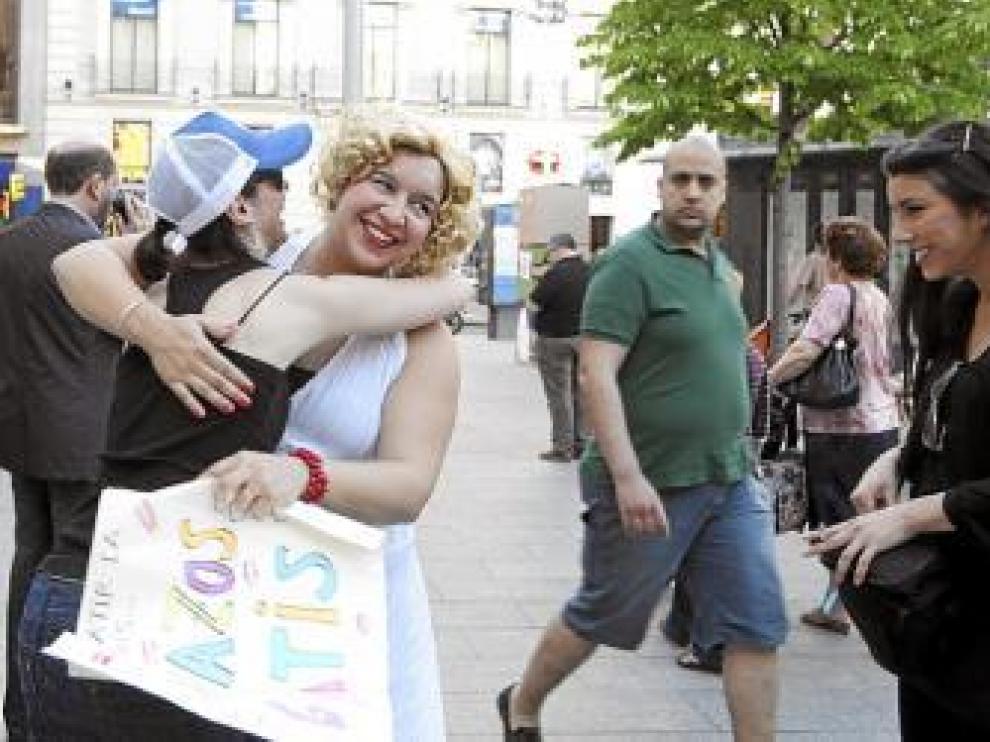 Movalatex y Elena Caicoya recibieron un 'abrazo gratis'.