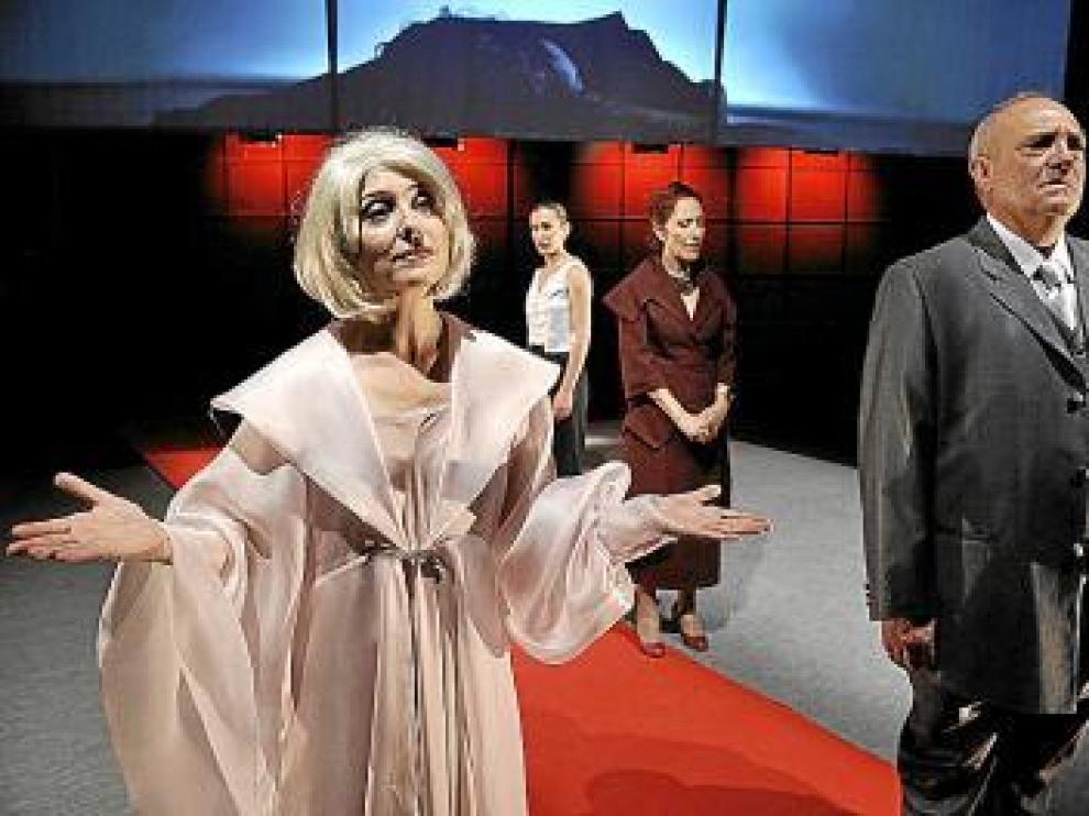 Los protagonistas de la obra teatral 'María Estuardo'.