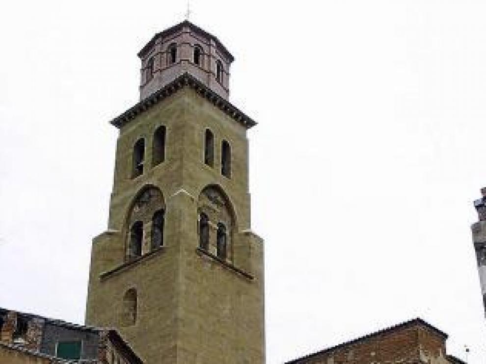 La recién restaurada torre de Tamarite.