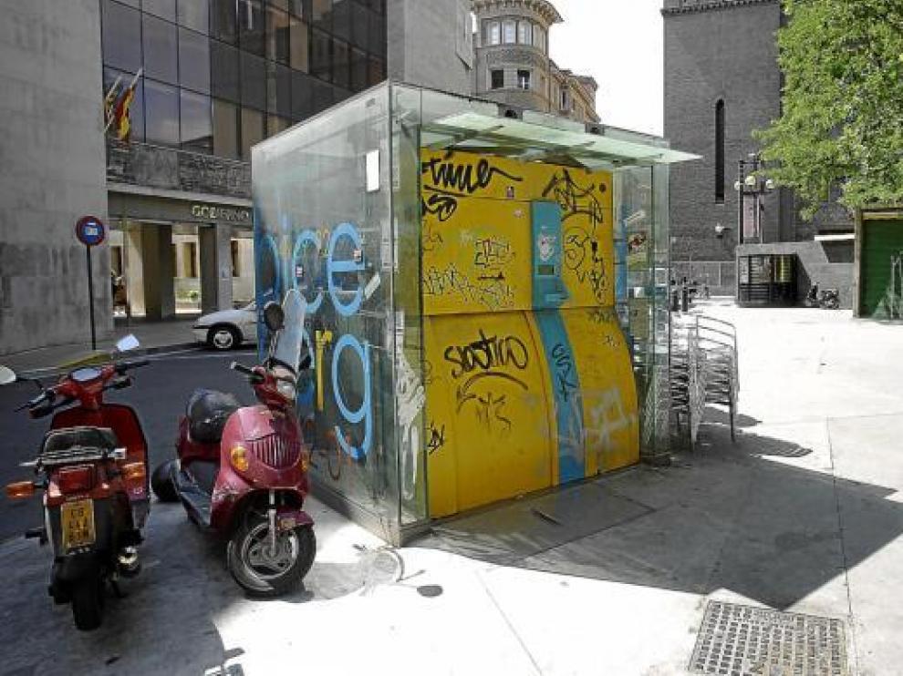 El desuso y el vandalismo siguen haciendo mella en el Biceberg de San Pedro Nolasco.