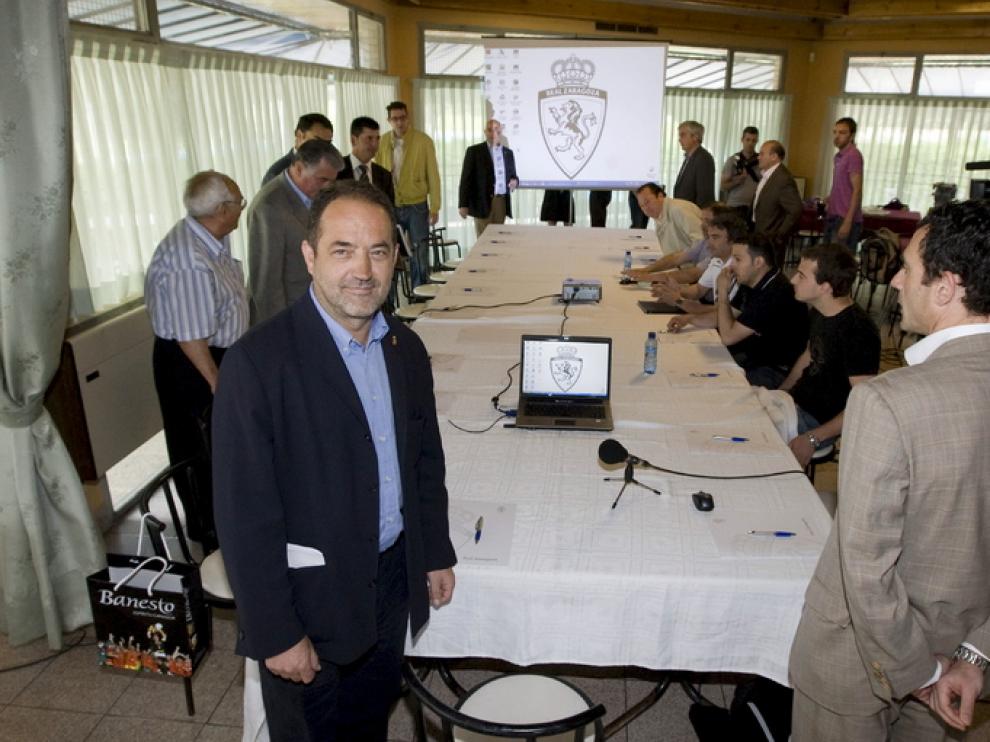 Iglesias, con algunos accionistas del Real Zaragoza