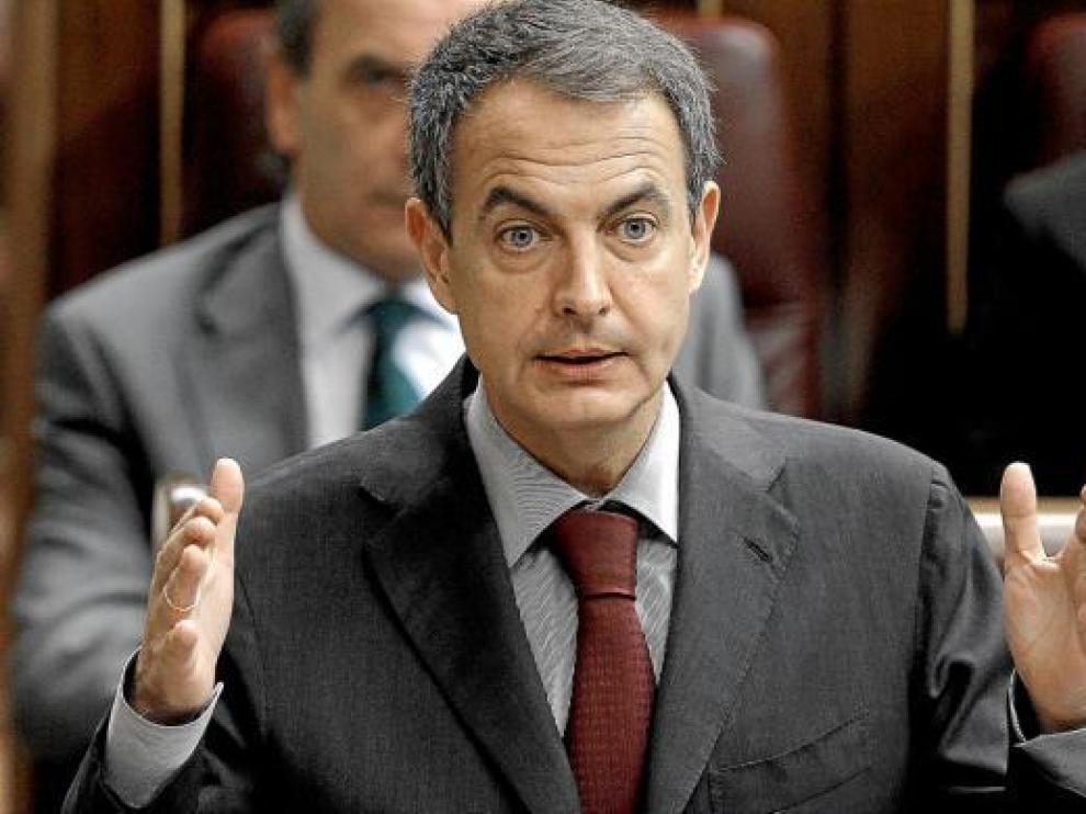 El presidente del Gobierno, José Luis Rodríguez Zapatero, ayer en el Congreso.