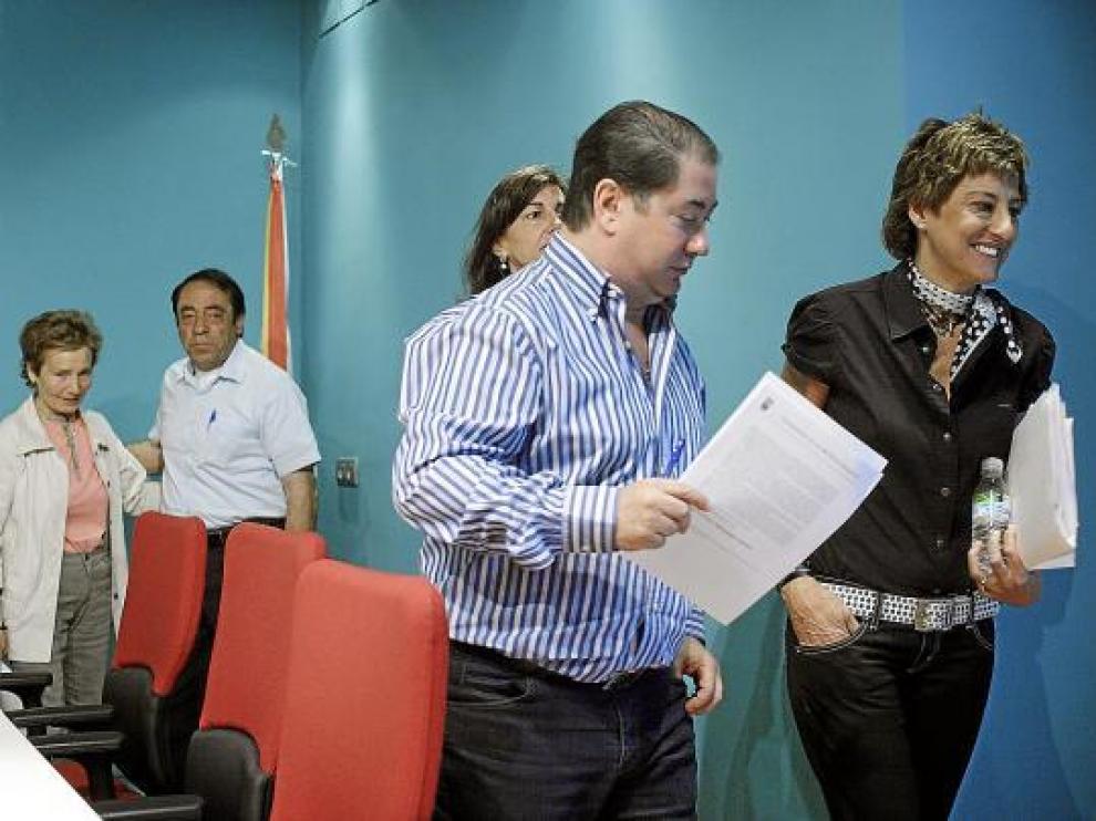 Pinilla abandona el pleno junto a los concejales de su grupo.