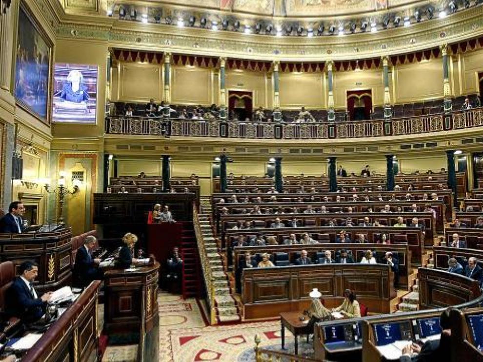 Elena Salgado, ayer, durante su intervención ante el pleno del Congreso de los Diputados.