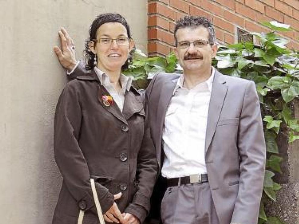 Teresa y Jesús, ayer, en la sede de La Caixa de Zaragoza.