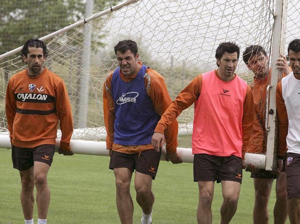 De izquierda a derecha, Paco Gallardo, Paco Borrego, Sorribas, Dorado e Iriome, durante el entrenamiento de ayer.