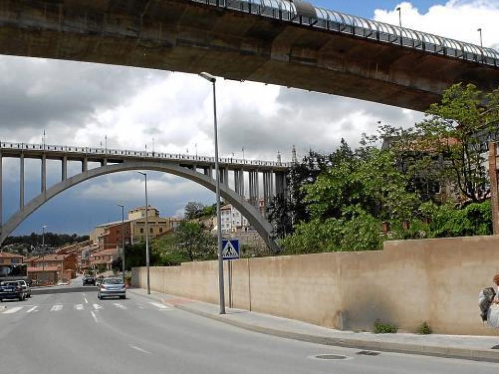 Sede habitual de Vajoviaductos y tapia sobre la que se pretendía desarrollar el I Concurso de Grafitis.