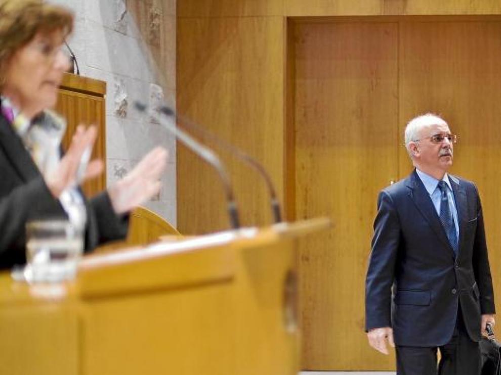 El consejero de Economía tendrá que dar explicaciones sobre las gratificaciones.