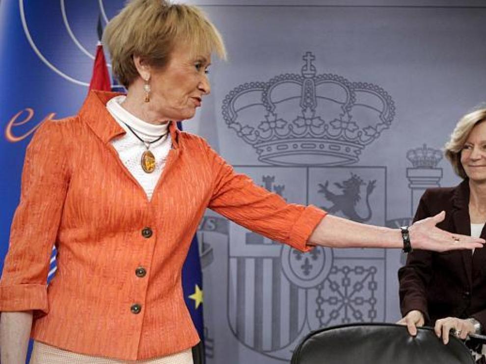 Fernández de la Vega y Elena Salgado, ayer, en la rueda de prensa tras el Consejo de Ministros.