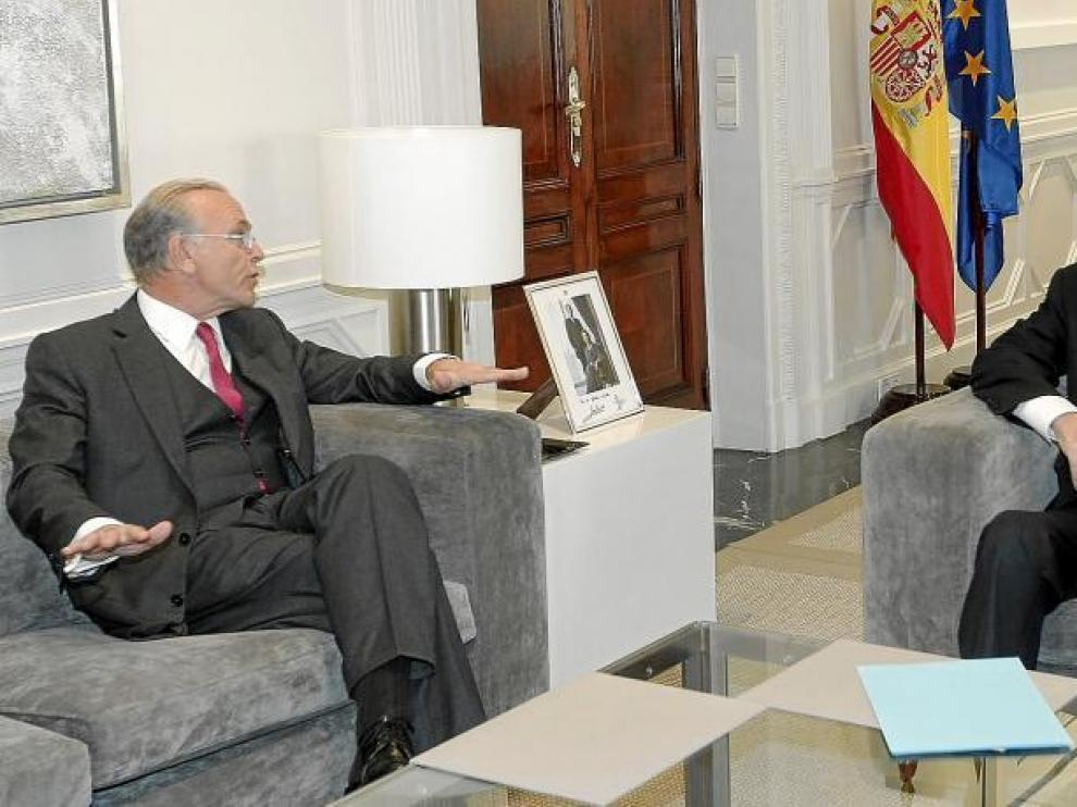 Rodríguez Zapatero y el presidente de la Caixa y la CECA, Isidro Fainé, en una reunión celebrada el pasado día 3 en la Moncloa.