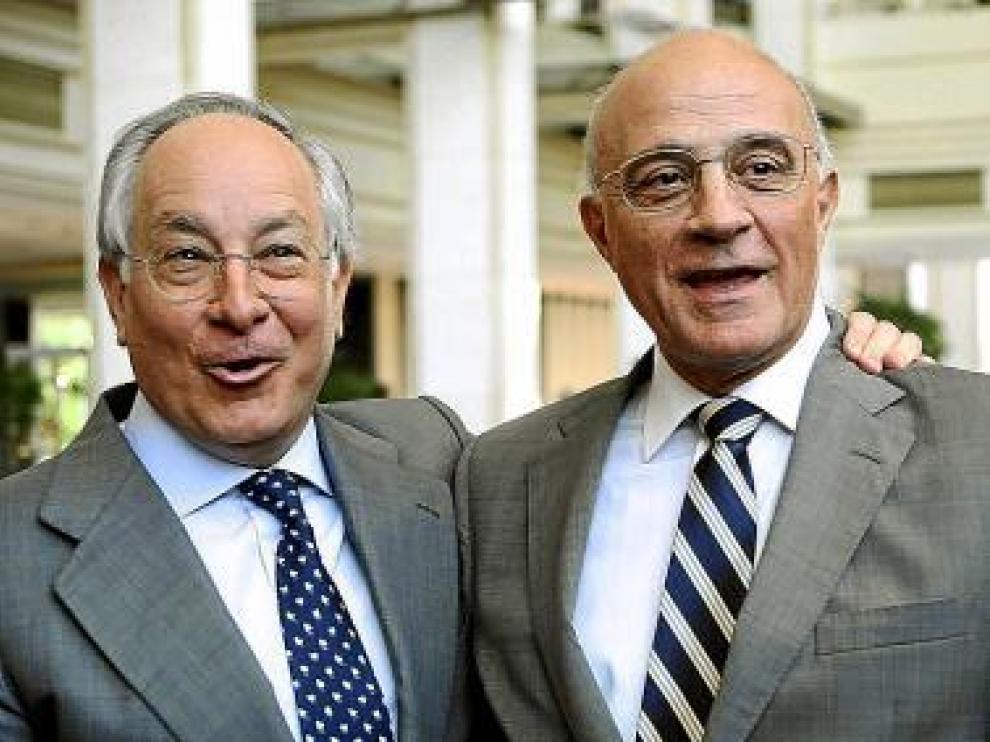 Joan María Nin (La Caixa) y Josep Oliu (Banco Sabadell), ayer.