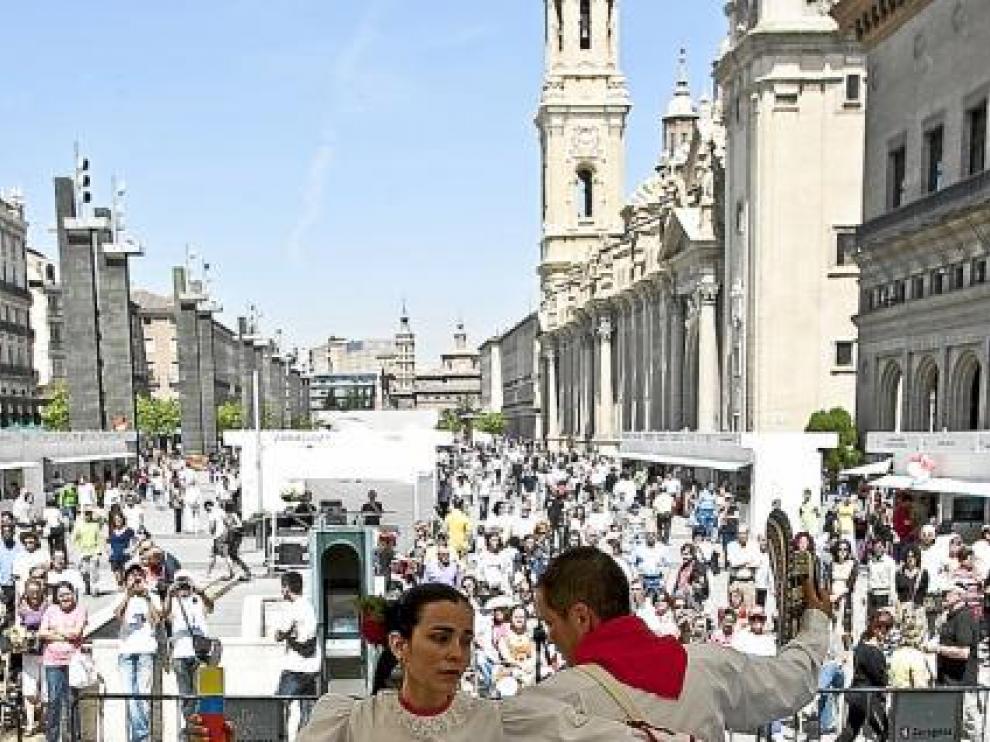 Las actuaciones musicales no se detienen en la plaza del Pilar.