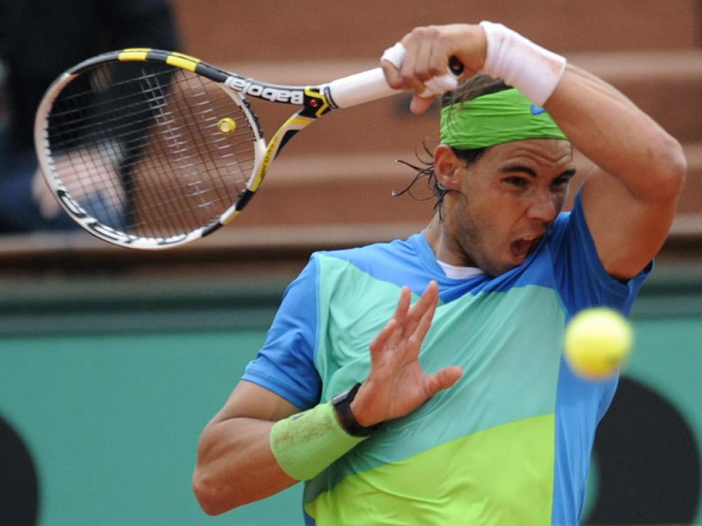 Nadal arrolla a Hewitt