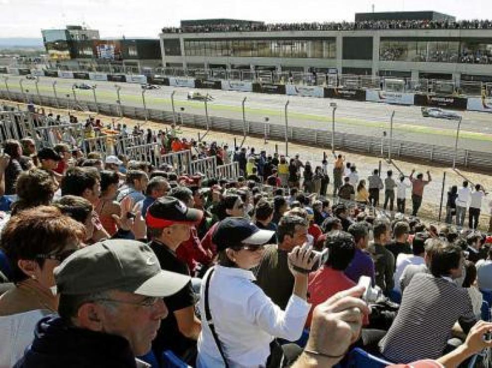 La grada provisional que se montará en la recta tendrá una capacidad mínima para 9.634 personas.