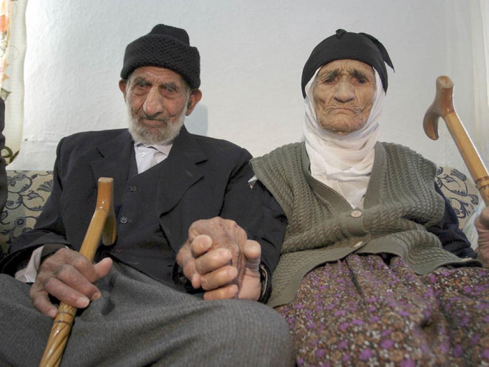 En enero de este año, el matrimonio formado por Abdullah y Elif Edigüzel, de 112 y 110 años, respectivamente, cumplía 90 años