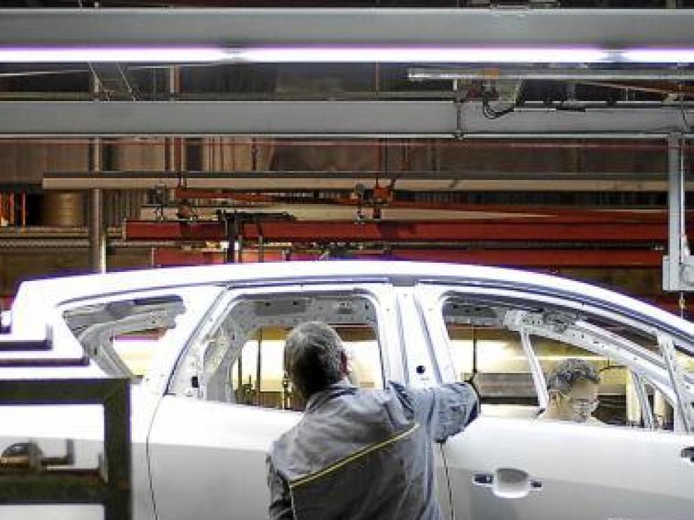 Imagen de archivo de la cadena de montaje del nuevo Meriva.