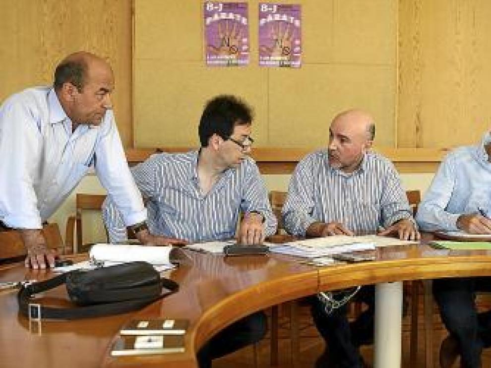 Los sindicatos analizaban ayer los servicios mínimos.