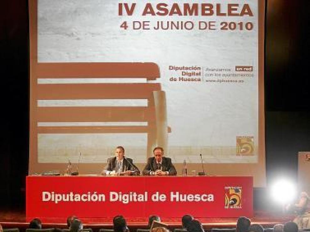 Cosculluela y Gutiérrez, en la inauguración de la asamblea.