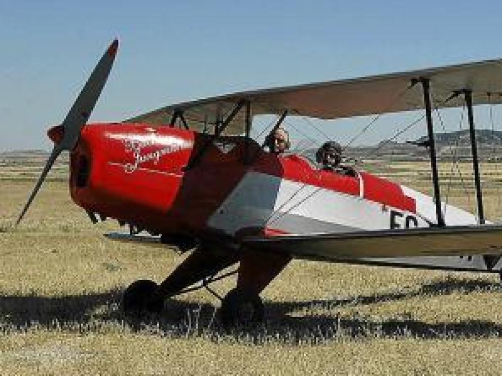 Una de las aeronaves que participan, ayer en Castejón.